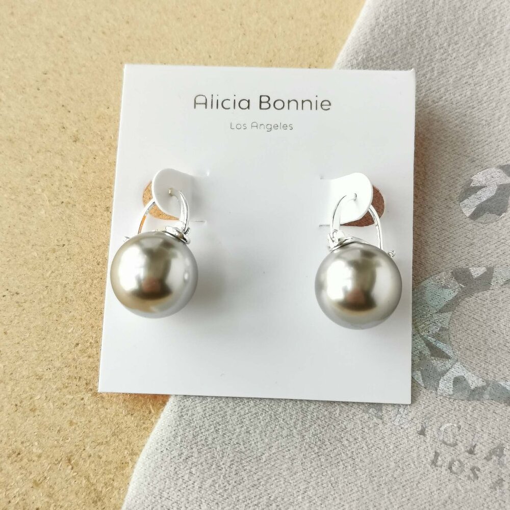 NEW Alicia Bonnie Silver Silver Pearl Blanche Earrings